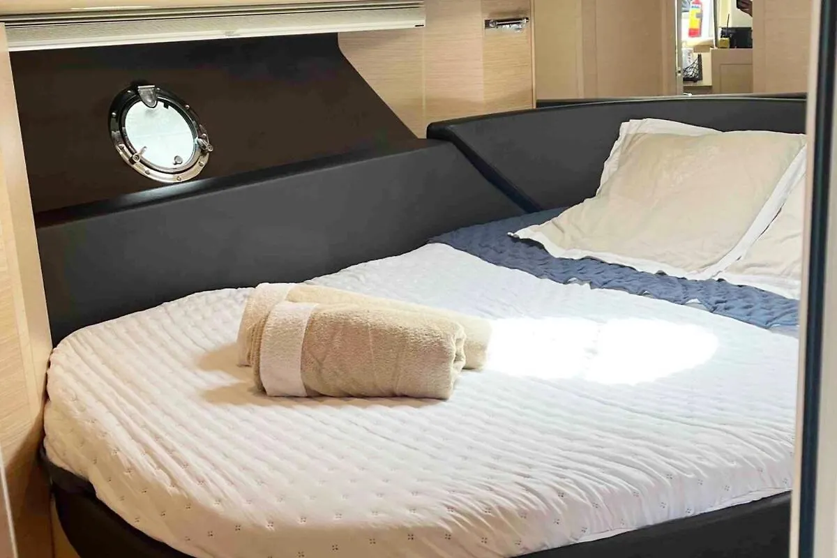 ספינת מלון Cannes Bateau Port Centre