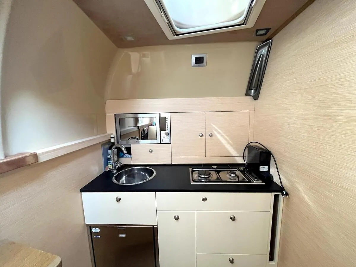 ספינת מלון Cannes Bateau Port Centre צרפת