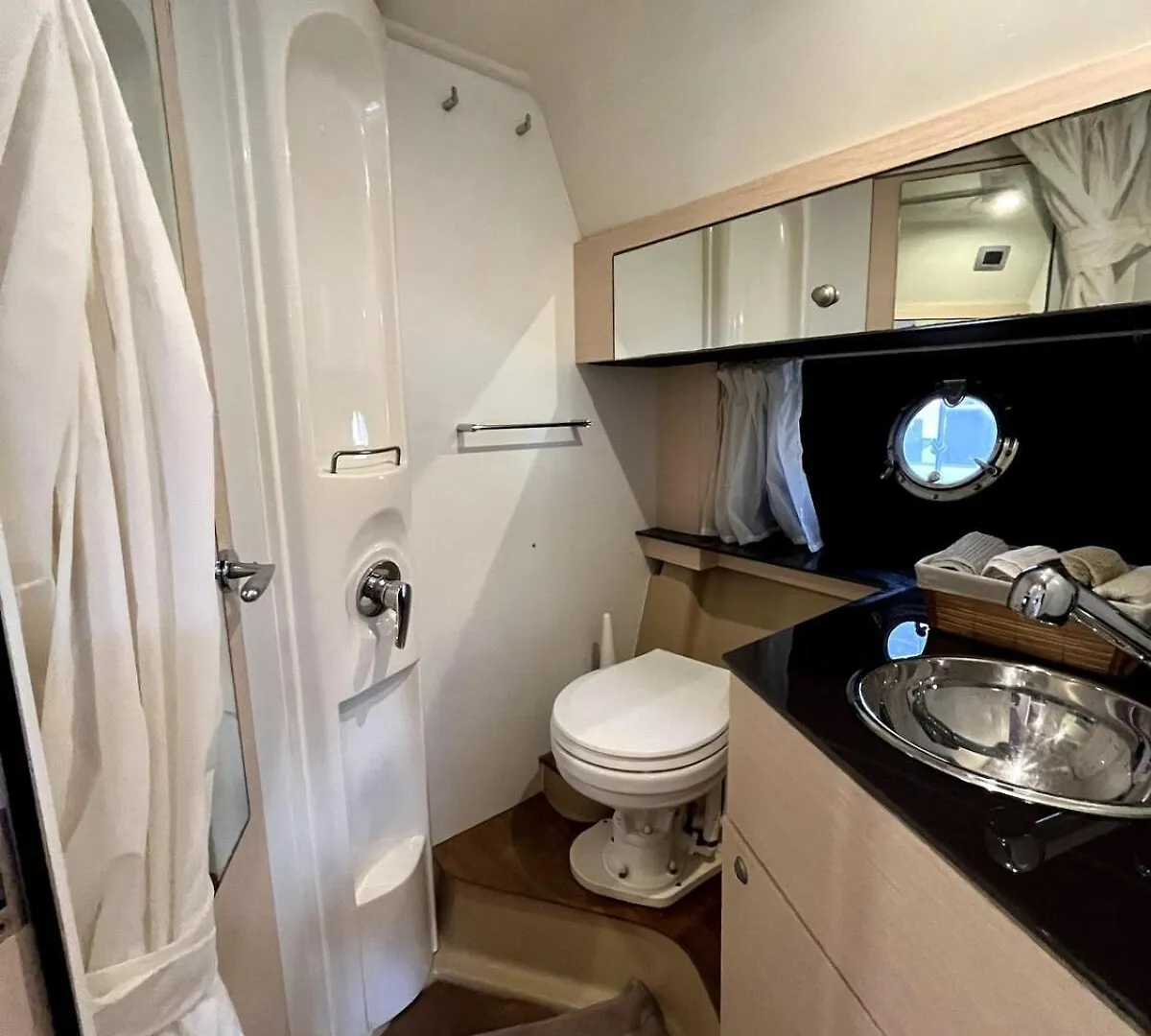 Cannes Bateau Port Centre ספינת מלון