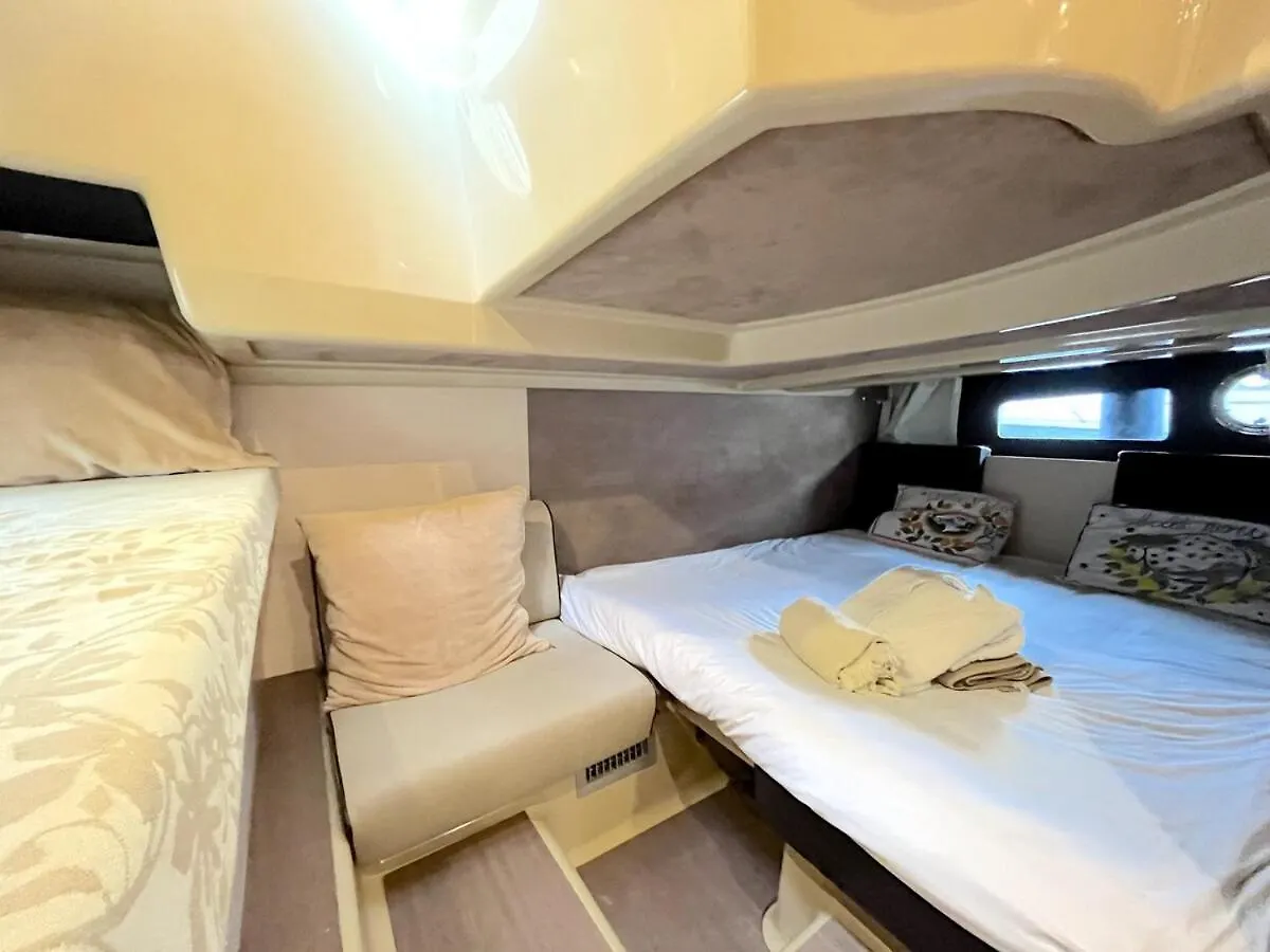 Cannes Bateau Port Centre 0*,